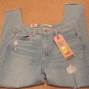 New With Tags Women’s Levi high rise super skinny jeans size 10 short